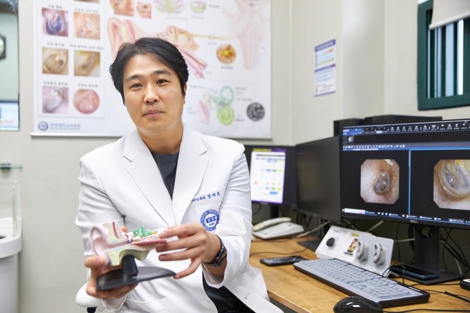 세상과의 소통을 돕기 위해 환자의 말을 경청하는 의사